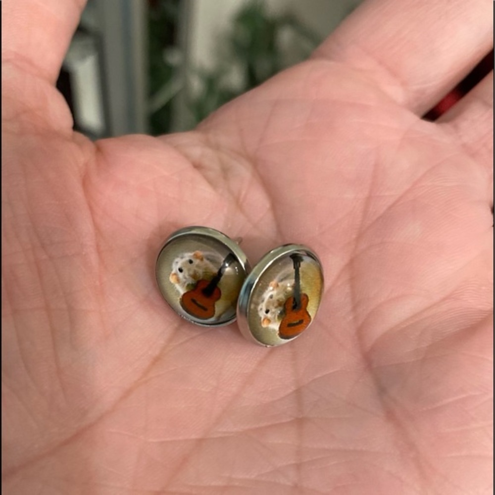 super cute mouse ๐ญ and guitar stud earrings - Picture 5 of 6